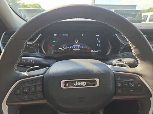 Used 2023 Jeep Grand Cherokee 4WD 4xe w/ Luxury Tech Group II image 10