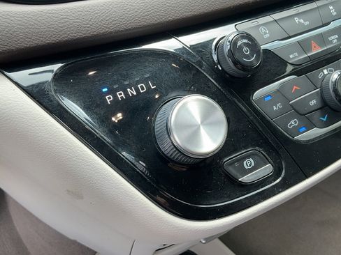 Used 2019 Chrysler Pacifica LX FWD image 32