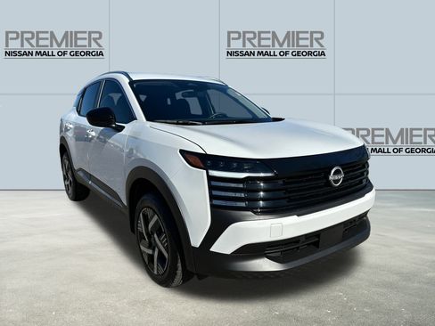 Used 2026 Nissan Kicks SV image 3