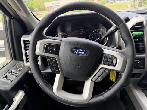 Used 2019 Ford F350 Lariat w/ Lariat Value Package AWD/4WD image 11