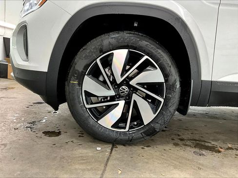 New 2026 Volkswagen Atlas SE image 14