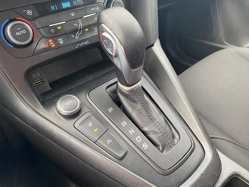 Used 2017 Ford Focus SE image 35