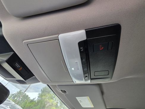 Used 2025 Nissan Rogue SV FWD image 28