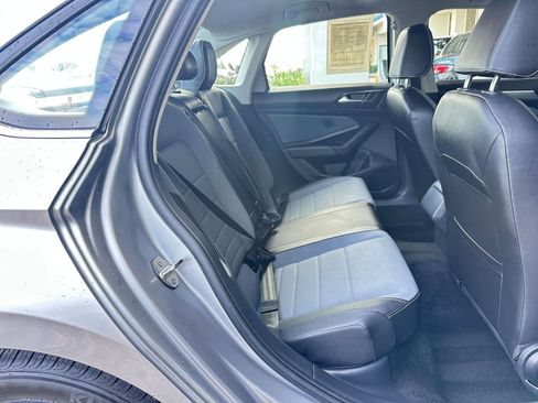 Used 2025 Volkswagen Jetta SE image 39