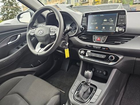 Used 2018 Hyundai Elantra GT FWD image 11