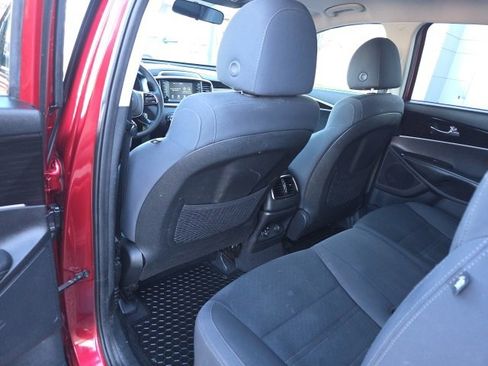 Used 2019 Kia Sorento LX image 19
