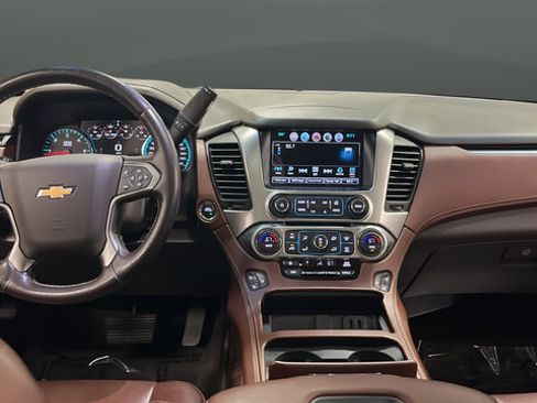 Used 2019 Chevrolet Suburban Premier AWD/4WD image 11