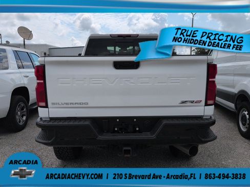 Used 2025 Chevrolet Silverado 2500 ZR2 AWD/4WD image 4