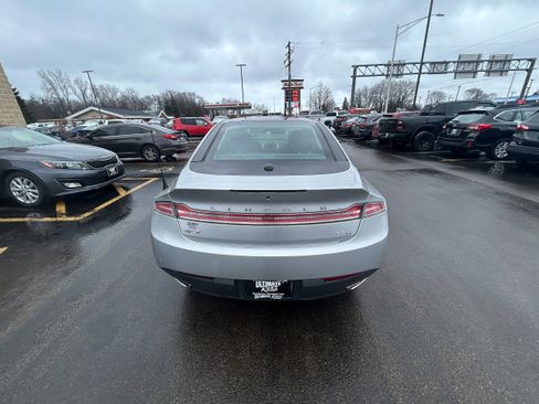 Used 2013 Lincoln MKZ Base image 4