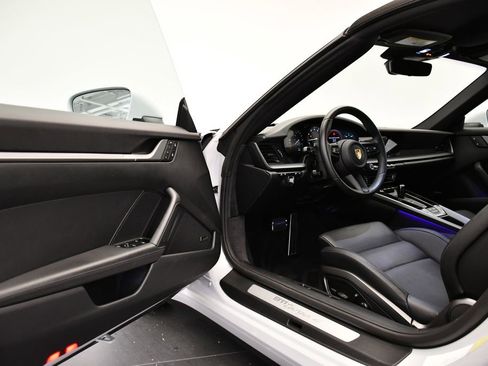 Certified 2024 Porsche 911 Targa 4 image 40