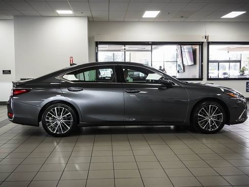 Used 2025 Lexus ES 300h w/ Premium Package image 5