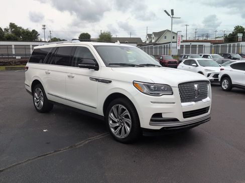 Used 2022 Lincoln Navigator L Reserve AWD/4WD image 3