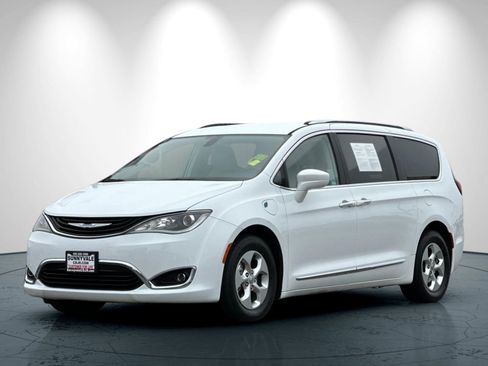 Used 2018 Chrysler Pacifica Touring-L image 8