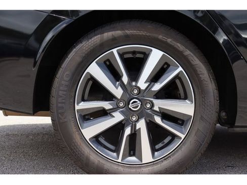 Used 2021 Nissan Versa SV image 6