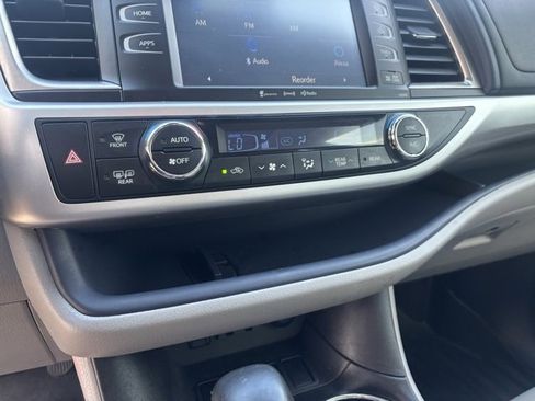 Used 2019 Toyota Highlander XLE image 27
