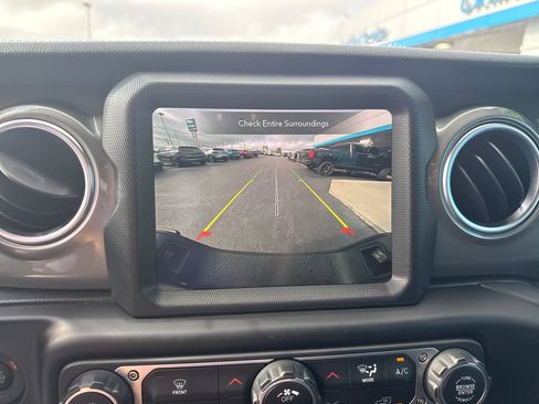 Used 2023 Jeep Gladiator Overland AWD/4WD image 30