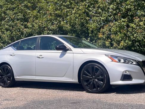 Used 2021 Nissan Altima 2.5 SR FWD image 10