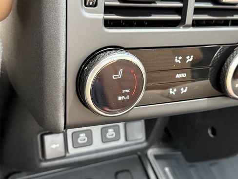 New 2025 Land Rover Discovery Dynamic SE image 37