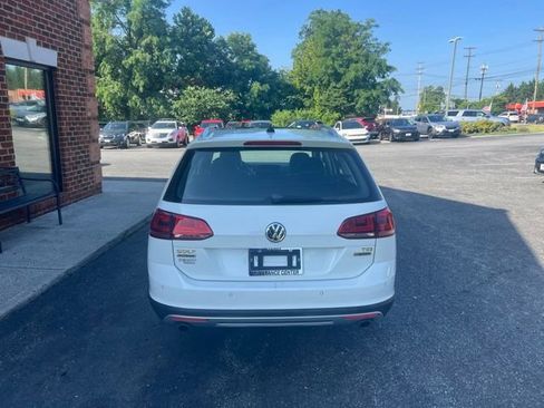 Used 2017 Volkswagen Golf Alltrack SE AWD/4WD image 6