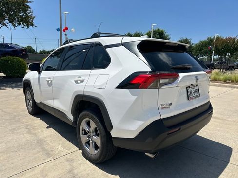 Used 2022 Toyota RAV4 XLE FWD image 8