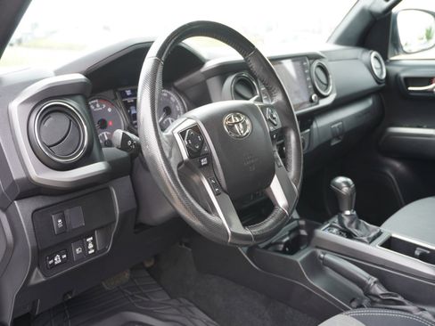 Used 2021 Toyota Tacoma TRD Off-Road AWD/4WD image 20