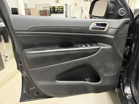 Used 2015 Jeep Grand Cherokee Laredo w/ Quick Order Package 23E AWD/4WD image 11