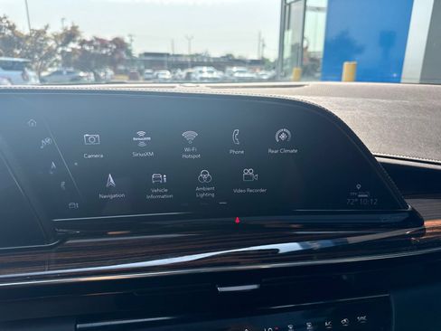 Used 2023 Cadillac Escalade Premium Luxury AWD/4WD image 28