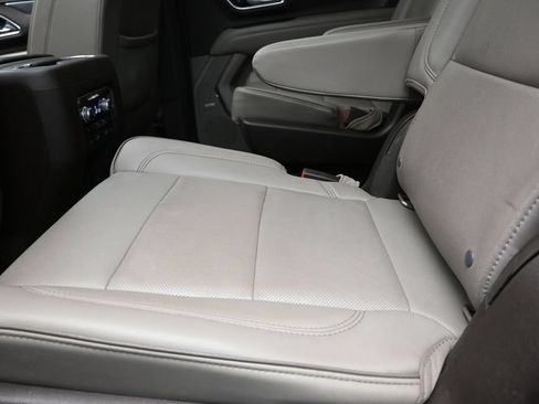 Used 2021 GMC Yukon SLT w/ SLT Luxury Plus Package RWD image 16