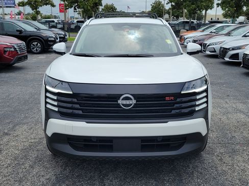 Certified 2025 Nissan Kicks SR FWD image 2