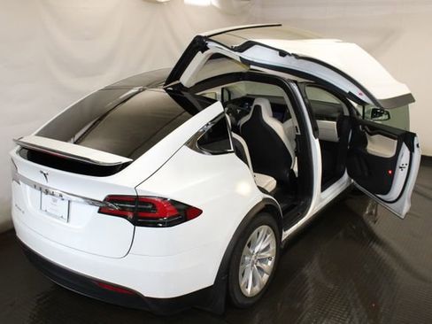 Used 2018 Tesla Model X 75D AWD/4WD image 14
