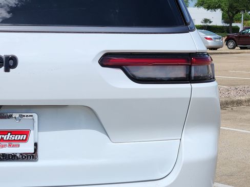 New 2026 Jeep Grand Cherokee L 4WD image 16