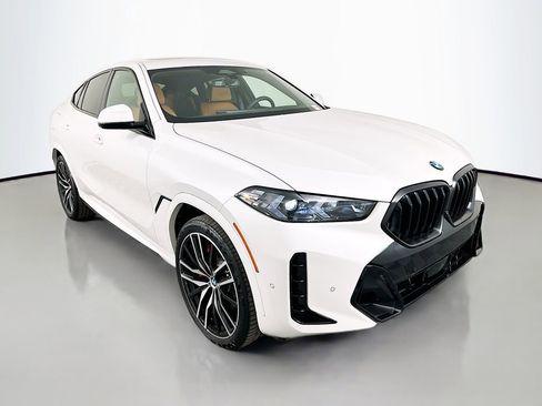 New 2026 BMW X6 xDrive40i w/ Climate Comfort Package image 3