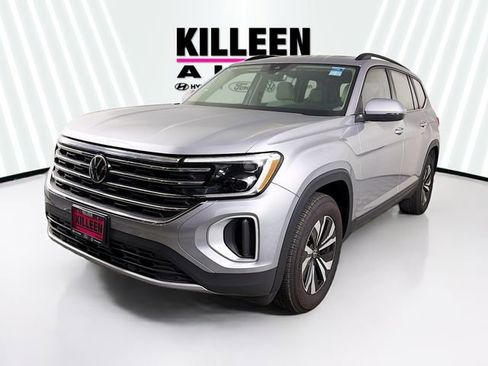 Used 2025 Volkswagen Atlas SE image 3