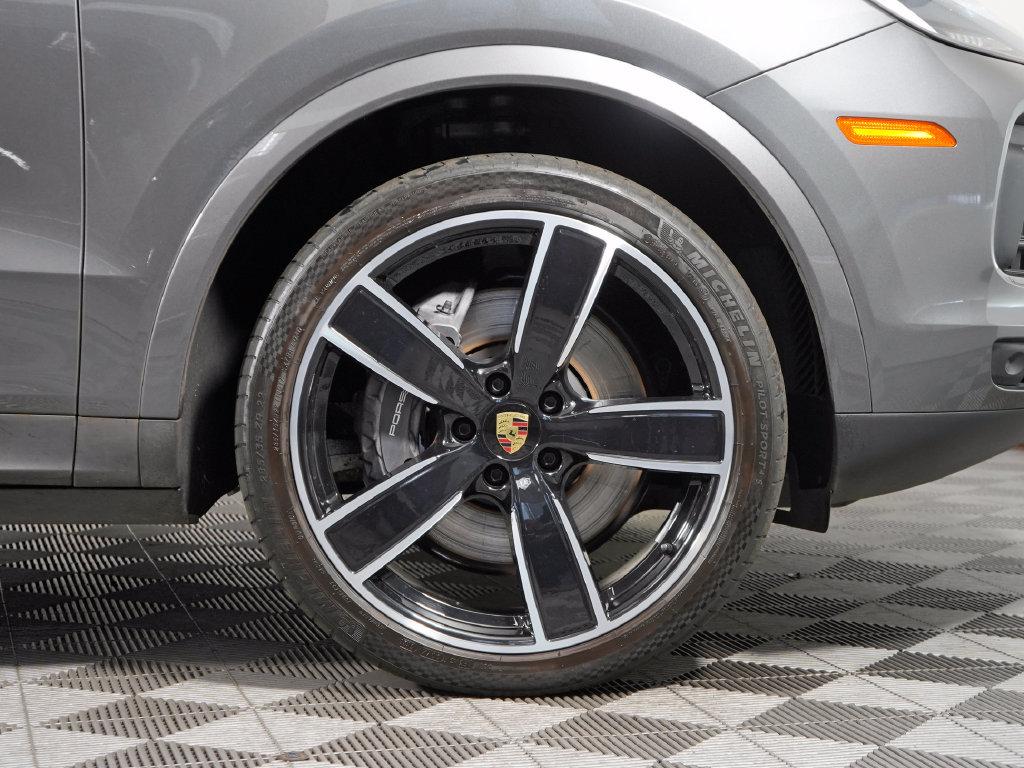 Certified 2023 Porsche Cayenne Coupe AWD/4WD image 16