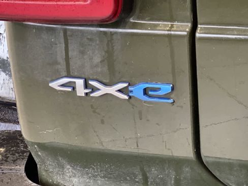 Used 2021 Jeep Wrangler Sahara w/ Cold Weather Group image 12