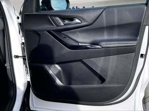 Used 2025 Chevrolet Equinox LT image 29