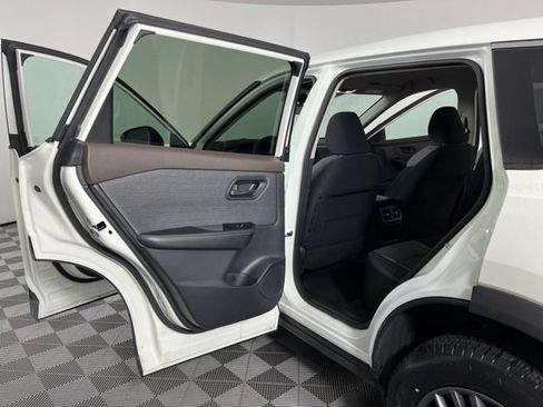 Used 2021 Nissan Rogue S FWD image 36