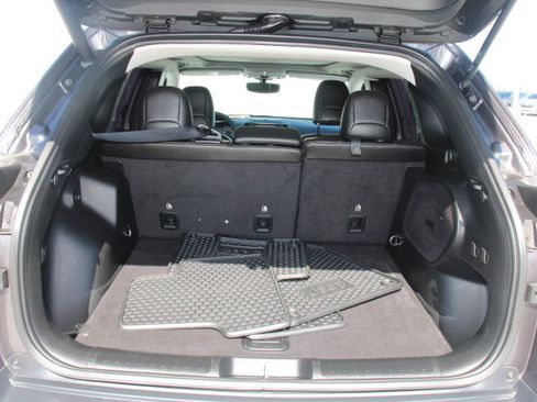 Used 2019 Jeep Cherokee Latitude Plus AWD/4WD image 16