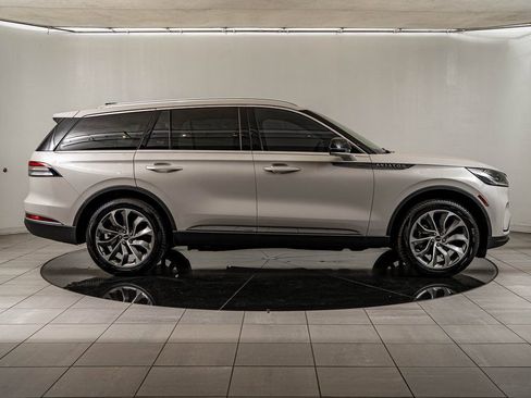 Used 2025 Lincoln Aviator Reserve w/ Luxury Package image 11