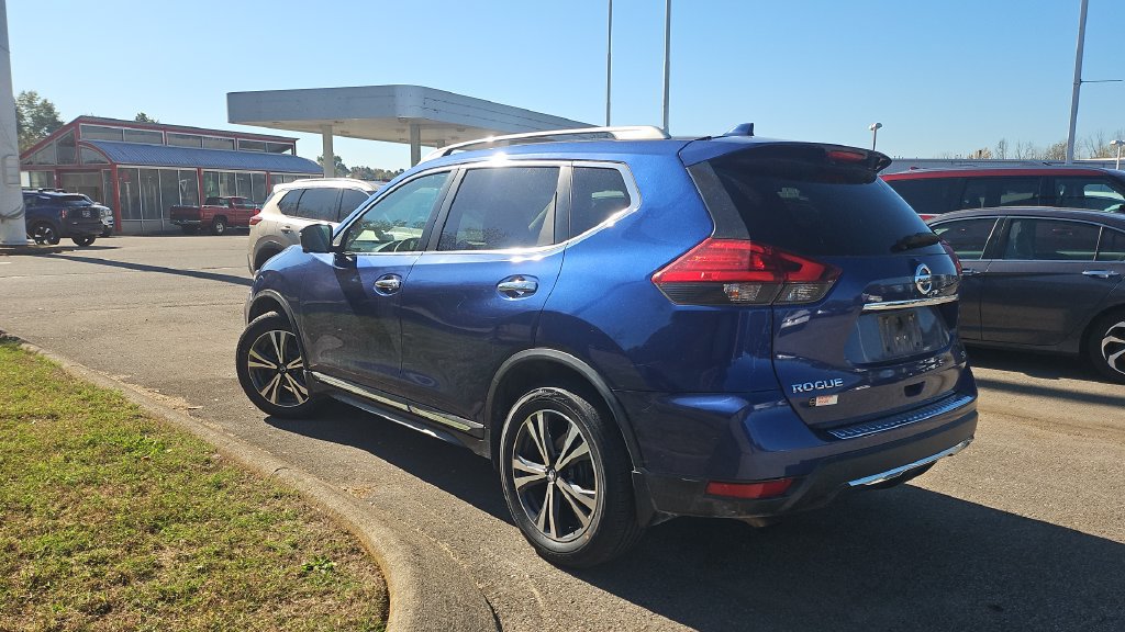 Used 2017 Nissan Rogue SL w/ SL Premium Package FWD image 4
