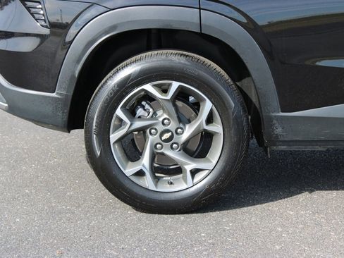 Used 2025 Chevrolet Trax LT image 13