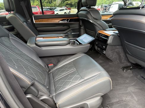 Used 2024 Jeep Grand Wagoneer L Series III AWD/4WD image 18