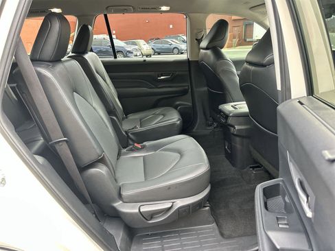 Used 2024 Toyota Grand Highlander XLE image 13