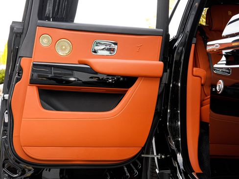 Used 2024 Rolls-Royce Cullinan Base w/ Cullinan Package image 47