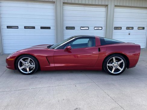Used 2005 Chevrolet Corvette Coupe w/ Preferred Equipment Group RWD image 5