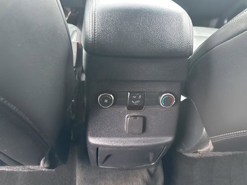 Used 2018 Ford Explorer XLT w/ Equipment Group 202A AWD/4WD image 16