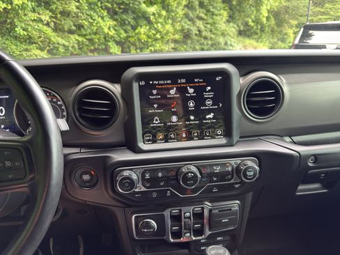 Used 2022 Jeep Wrangler Unlimited Sport w/ Sun And Sound Package AWD/4WD image 8
