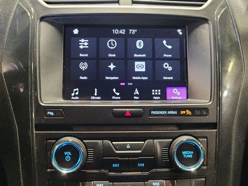 Used 2017 Ford Explorer XLT w/ Equipment Group 202A FWD image 25