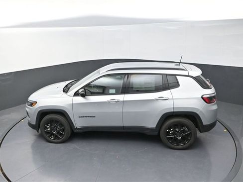 New 2026 Jeep Compass Latitude image 12