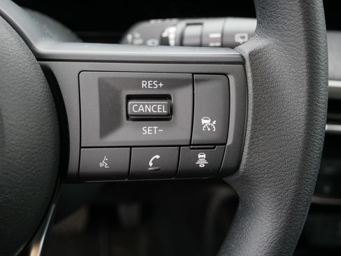 Certified 2025 Nissan Kicks SV w/ Illumination Package image 27